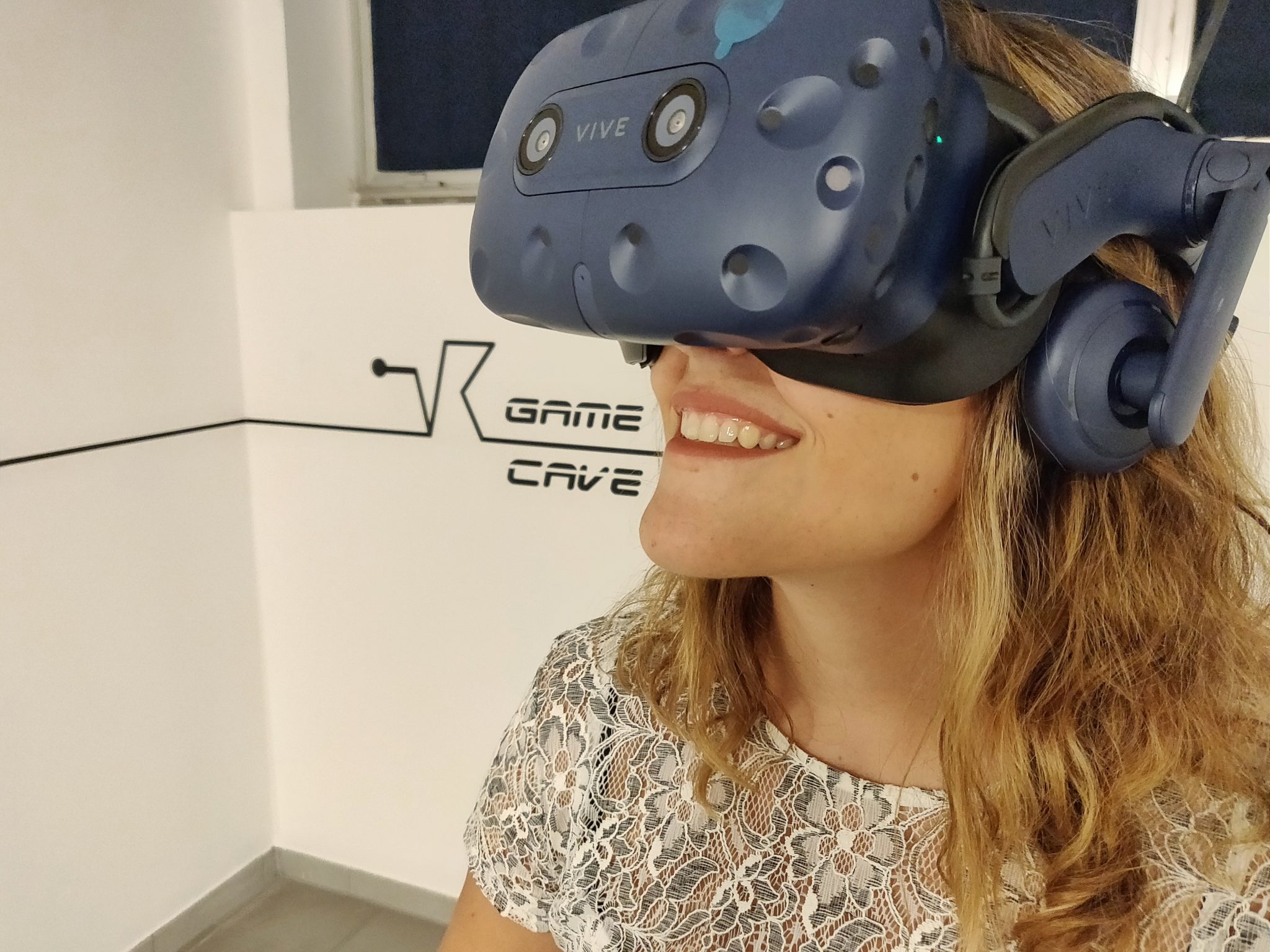 vr game cave realtà virtuale milano benessere tecnologico psicologia laura fasano sala giochi simulatore lenovo